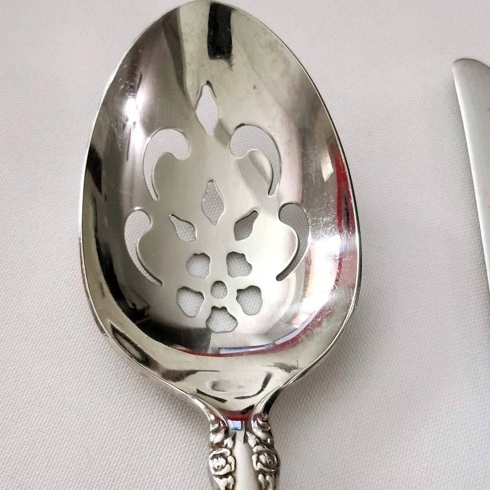 Oneida Community Stainless Steel BRAHMS 5-Dinner Knives‎ 1-Pierced Serving Spoon